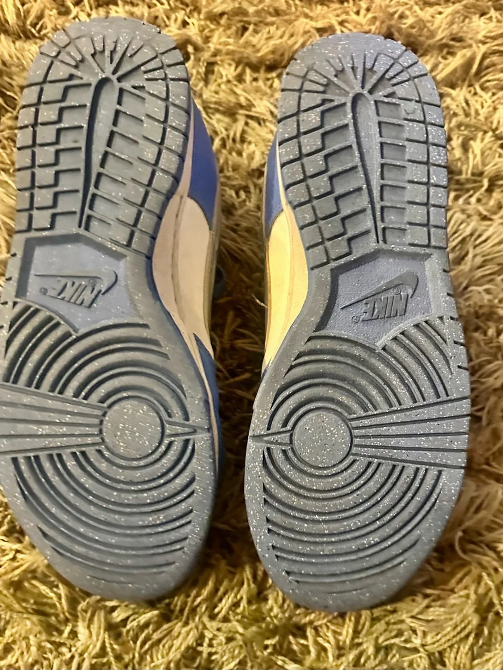 Nike Women’s White and Blue Sneakers - Size 9